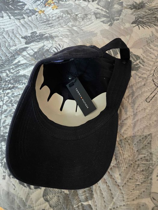 Tommy hilfiger hat чисто нова шапка