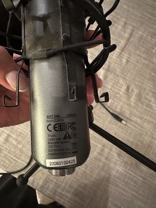 ичен микрофон със стойка.