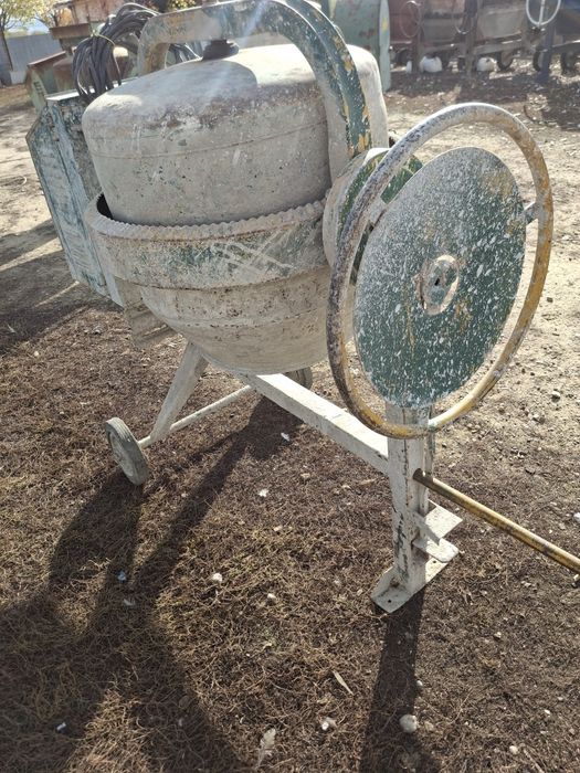 De vânzare betoniere de 180 l 250 l 300 l 350 l silențioase și pe coro