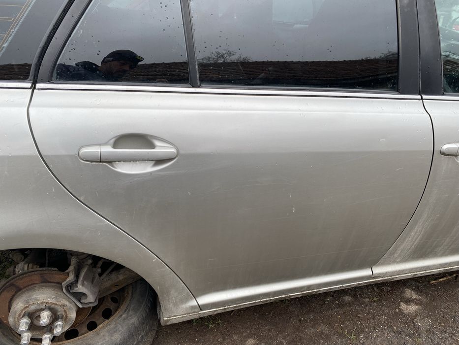 Лява/дясна врата Toyota Avensis/Тойота Авенсис Т25/комби
