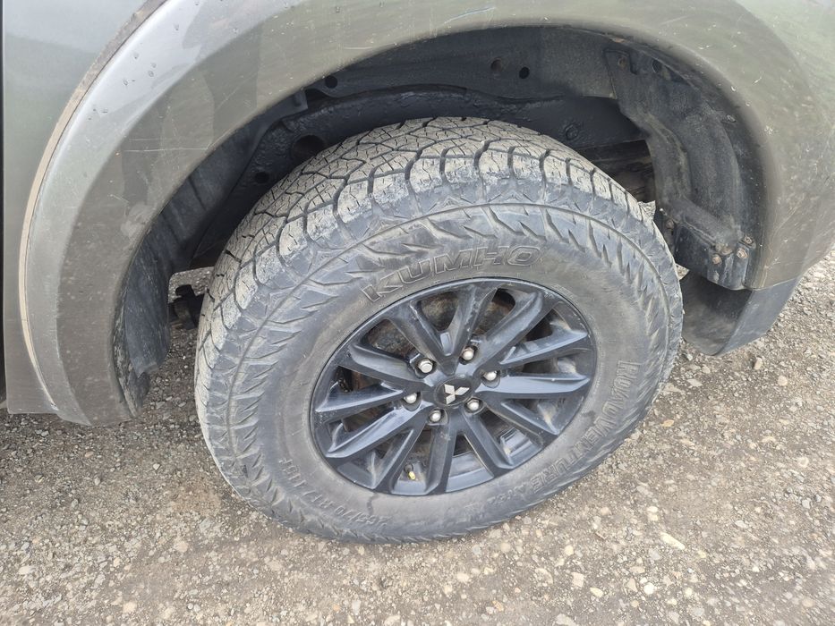 Jante Mitsubishi L200 pe 17 265/70 Kumho Road Venture AT dot 24