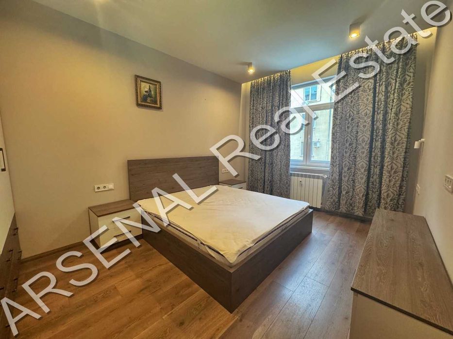 Дава се под наем Тристаен апартамент в София, Център - 100 кв.м за 1047.03 € - Снимка #4