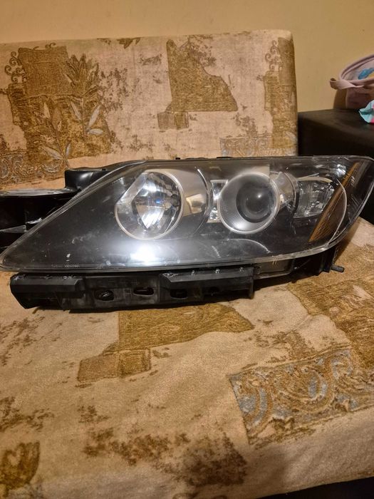 Фар,Мазда цх7 2010г.