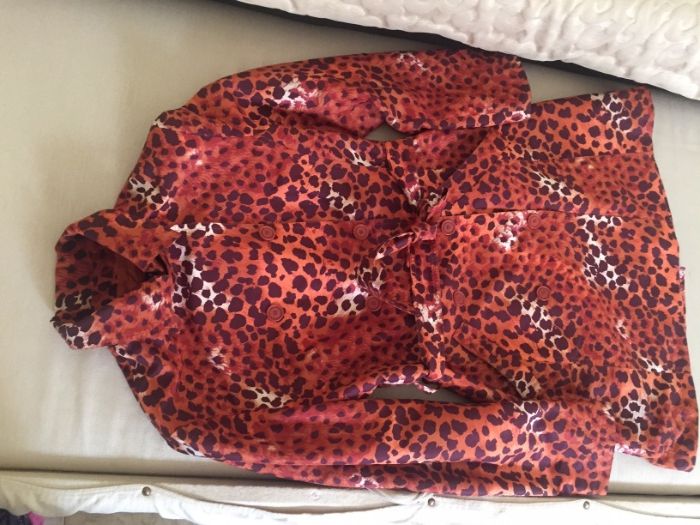 Продавам чисто нов шлифер марка BATTIBALENO