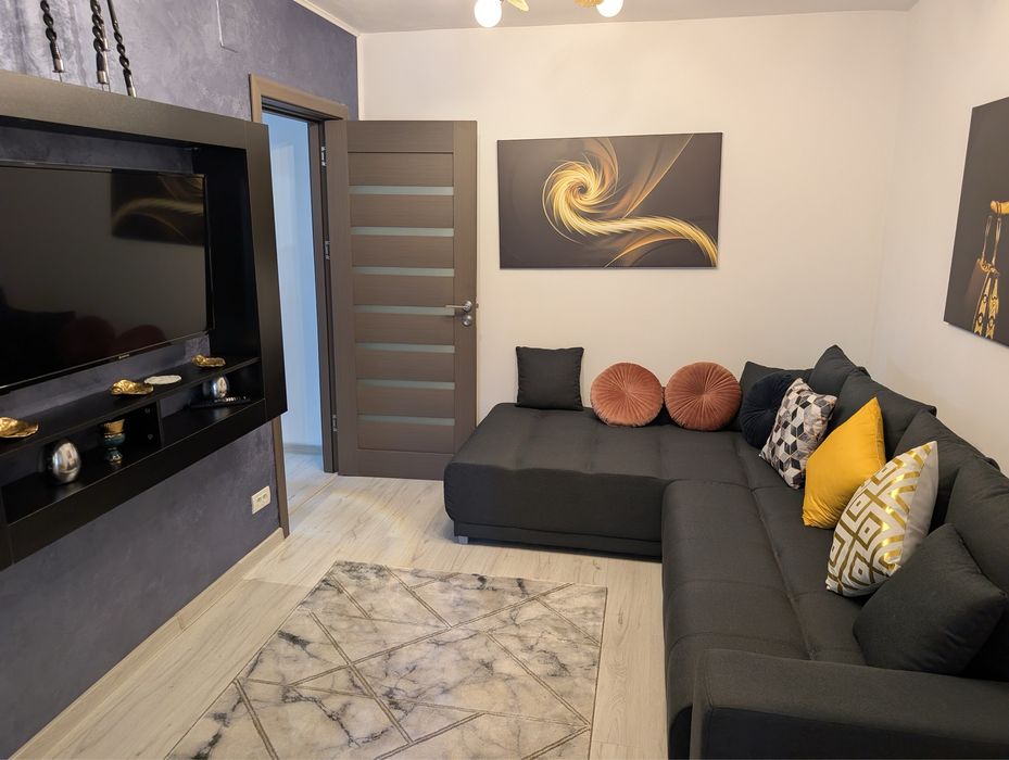 Apartament  renovat , recent mobilat ,2 camere decomandat