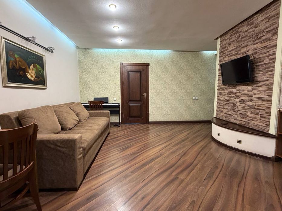 Продажа квартиры Ц-7 мирабадский район Цум 2в3/2/4 кирпичный