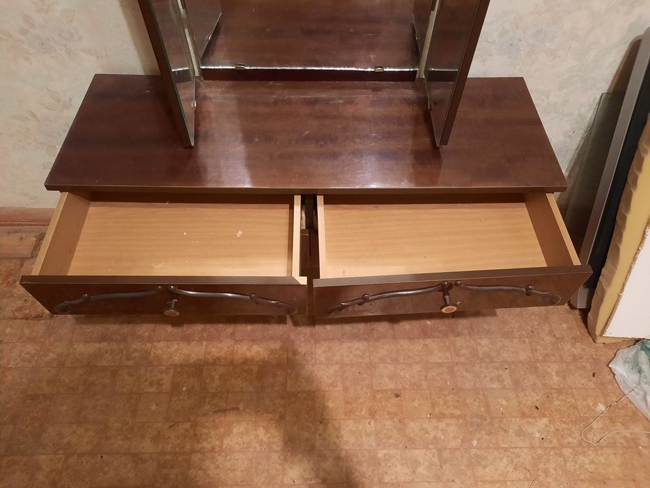 Трюмо с зеркалами