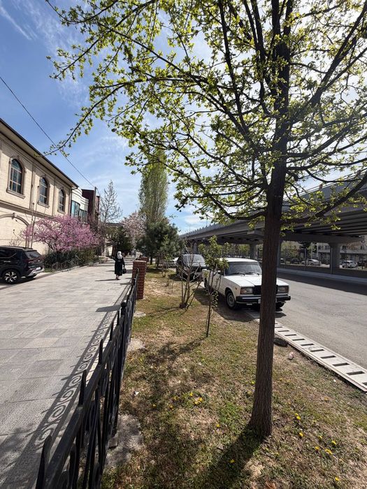 Срочно продается дом под нежилой
Участок 8.16 соток  
Яккасарайский ра