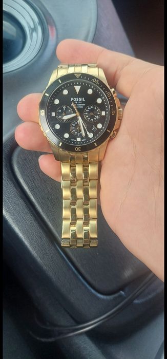 Vând ceas fossil auriu nou