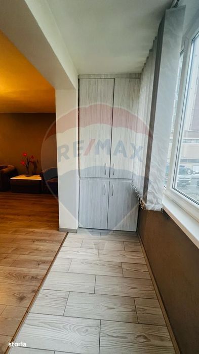 Apartament cu 3 camere de închiriat