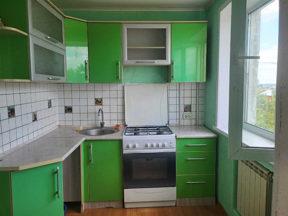 Продам 3-х комнатную квартиру ( маг.Уют )