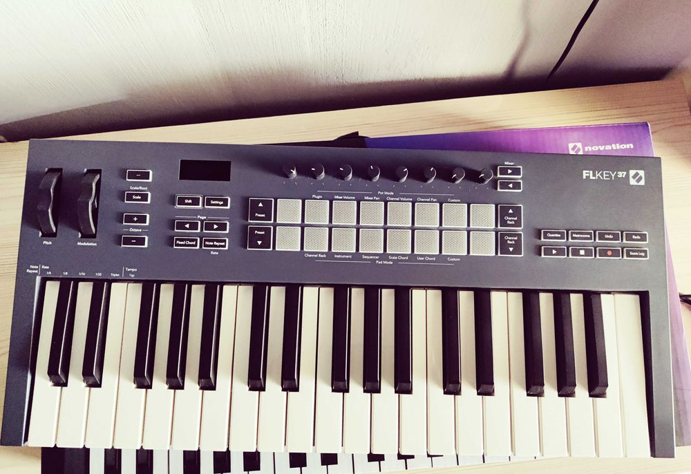 MIDI клавиатура Novation FLkey 37
