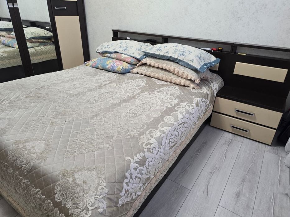 Продам спальный гарнитур