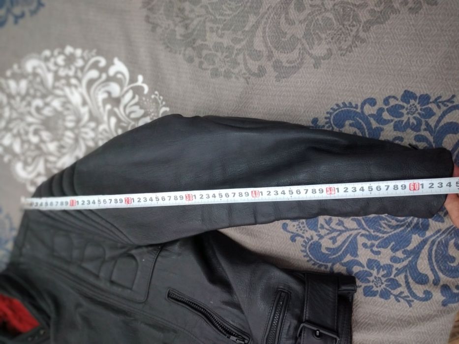 Geaca piele  moto vand sai schimb cu una mai mare