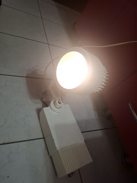 Vând lampa din aluminiu