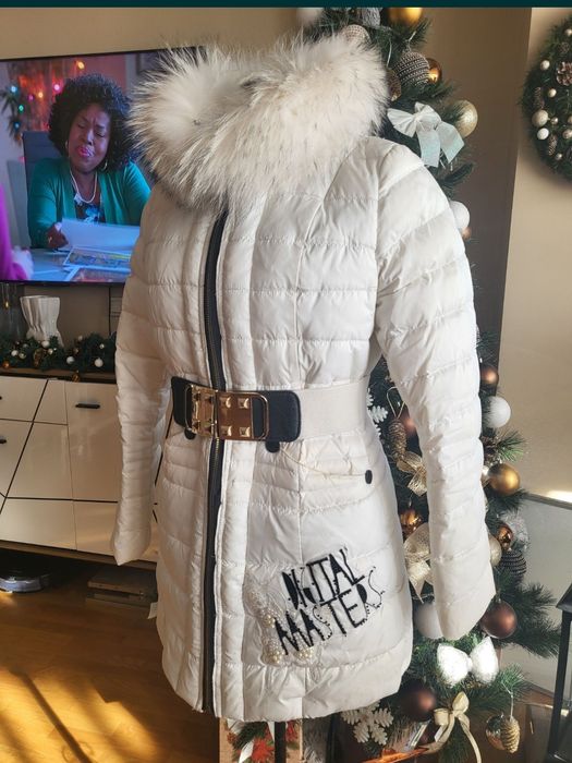 Зимно бяло яке с естествена яка от лисица