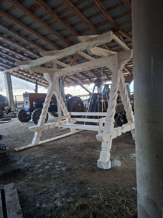 Vând balansoar din lemn masiv