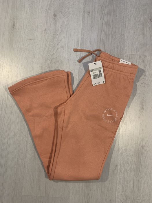 НОВО (Дамско) Nike Flared Tech Fleece анцуг долнище sweatpants XS S M