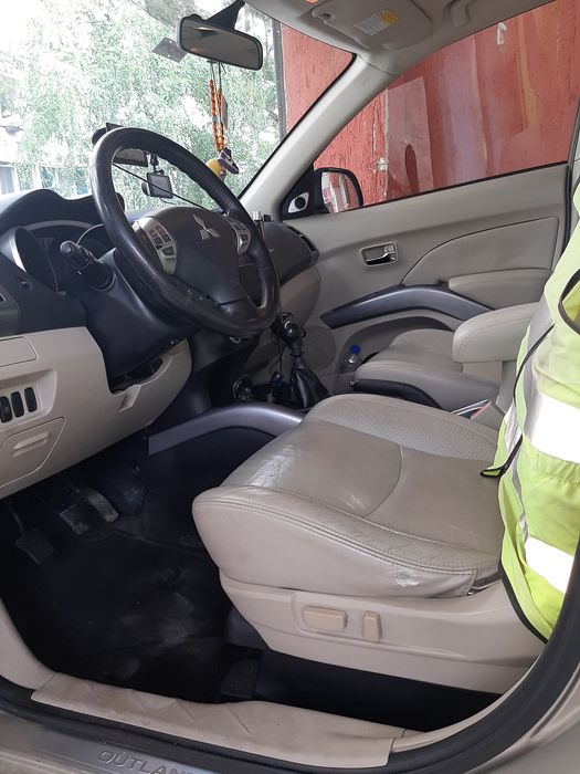 Продавам Mitsubishi Outlanderr