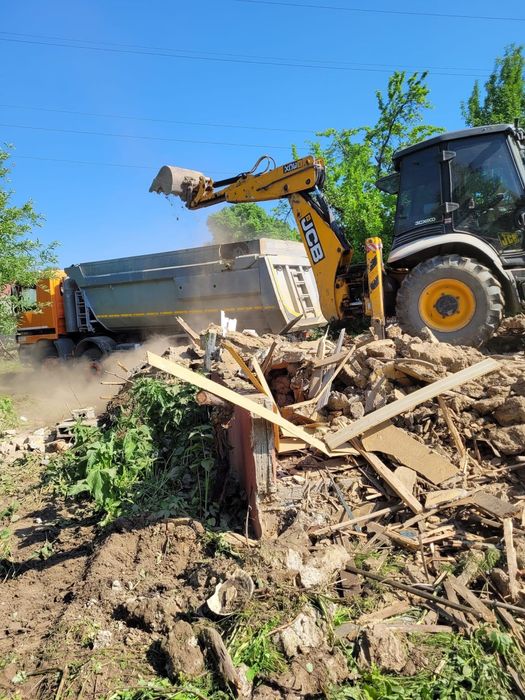 Executam lucrari de demolari,spargem sapa,gresie,faianta,beton,moloz