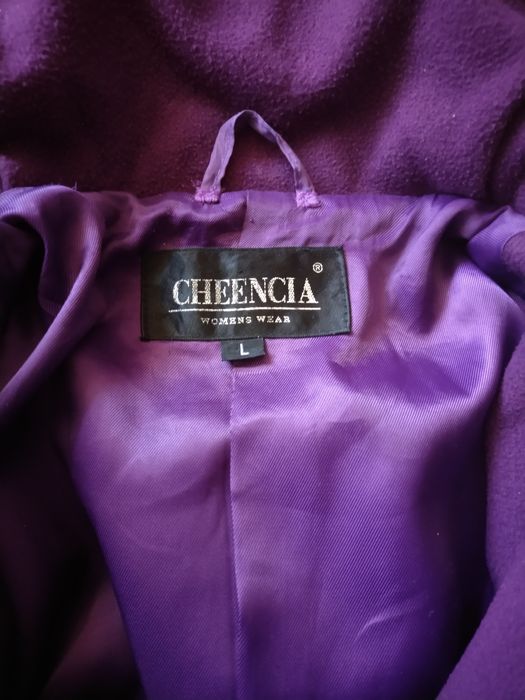 Продаю пальто на девушку .