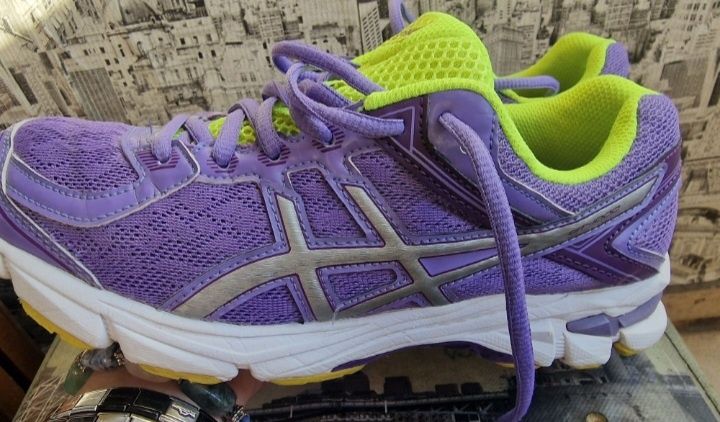 Asics Gel GT 1000 дамски лилави маратонки  39 номер
