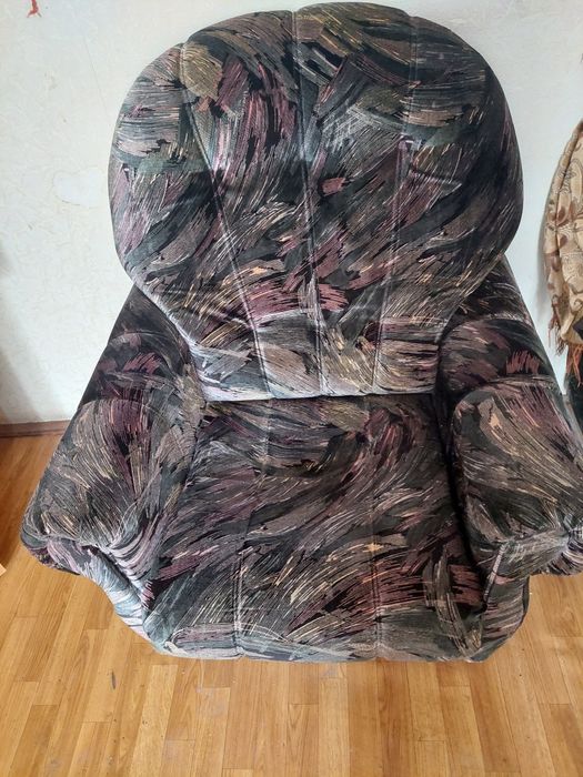 Продам диван и 2 кресла