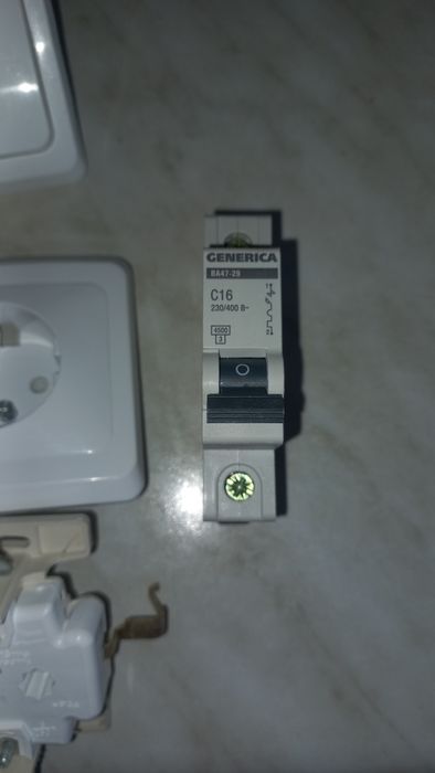 Продам розетки ,выключатели.