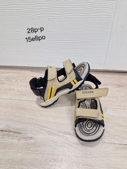 Сандали, маратонки в запазено състояние