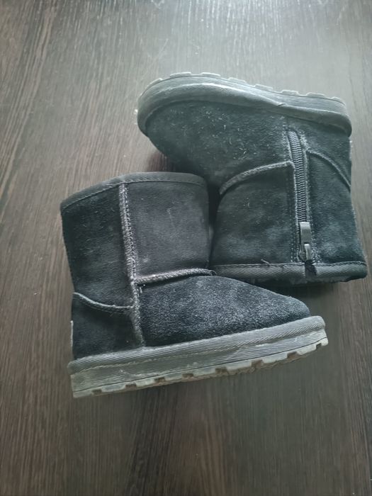 Продам  детские угги