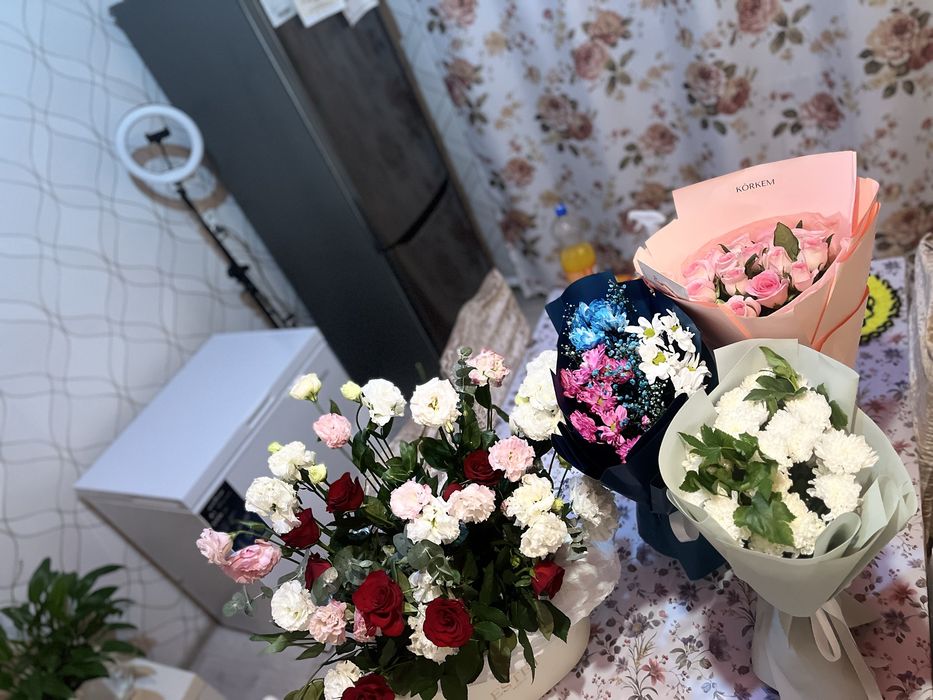 Свежие цветы разные