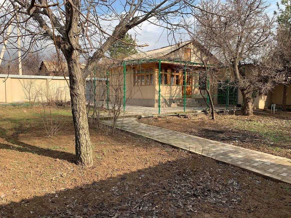 Dala hovli Sotiladi srochno (dacha)