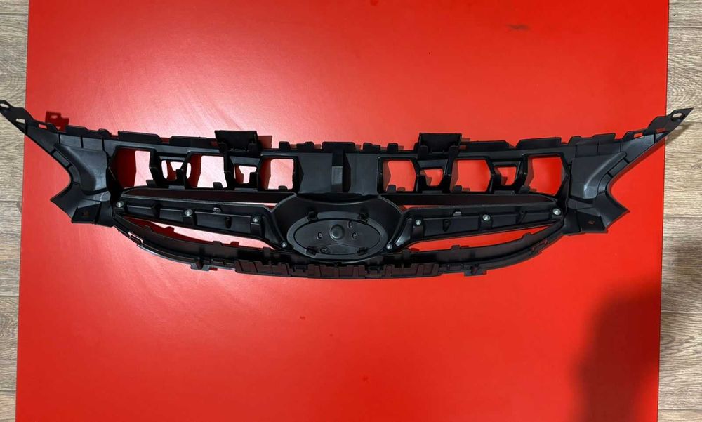 Решетка радиатора Hyundai ACCENT 2011-