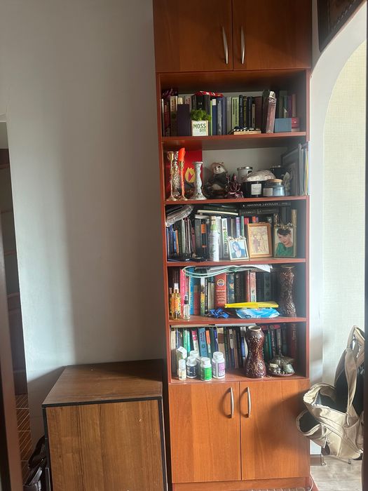 Шкаф книжный продам
