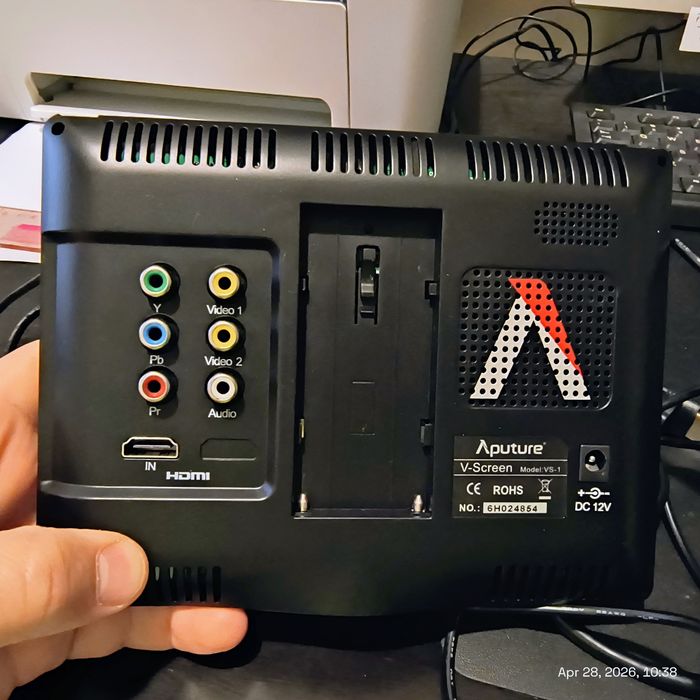 Vând monitor video  LCD Aputure  V-screen VS-1 de  7"