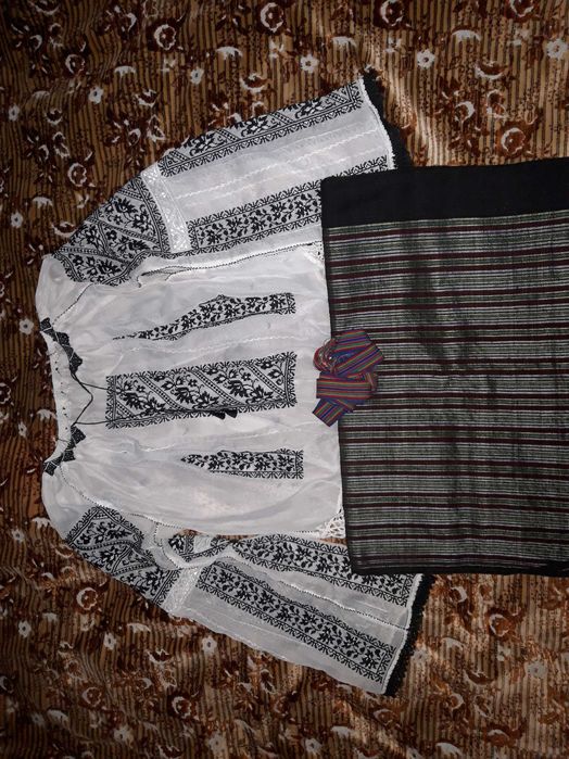 Ie si catrință costum popular