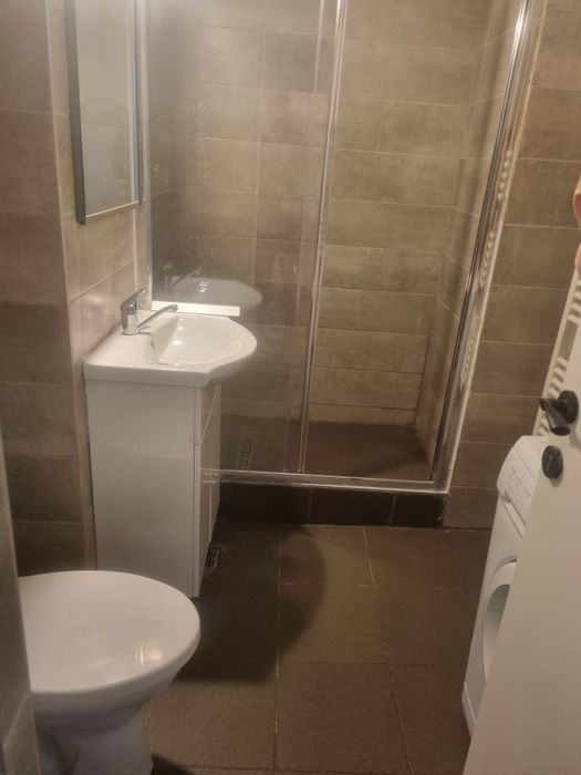 Inchiriez ap 2 camere decomandat et 1 centru