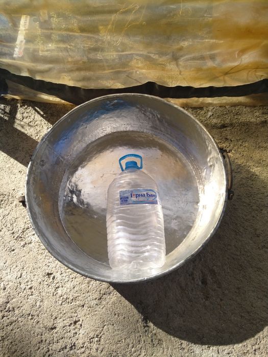 Продавам огромна масивна медна тава тежка и масовна Уникална