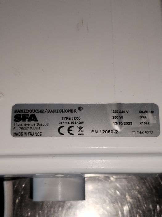 Vând pompă evacuare apă gri Sanishower i44