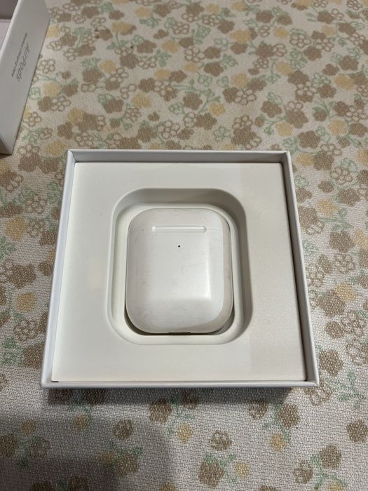 Apple AirPods 2 с Wireless Charging Case-оригинални