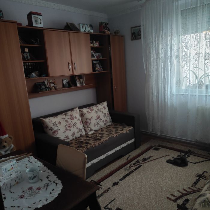 Ofer spre închiriere apartament cu două camere