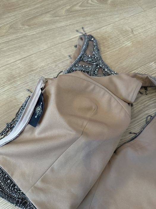 Top elegant strasuri si pietre