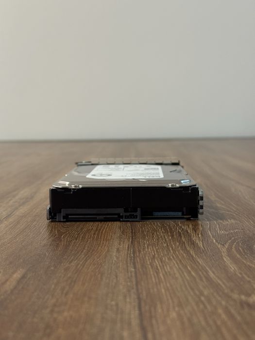 Сървърни твърди дискове Dell 2TB SAS 7.2K – Enterprise Class с Tray