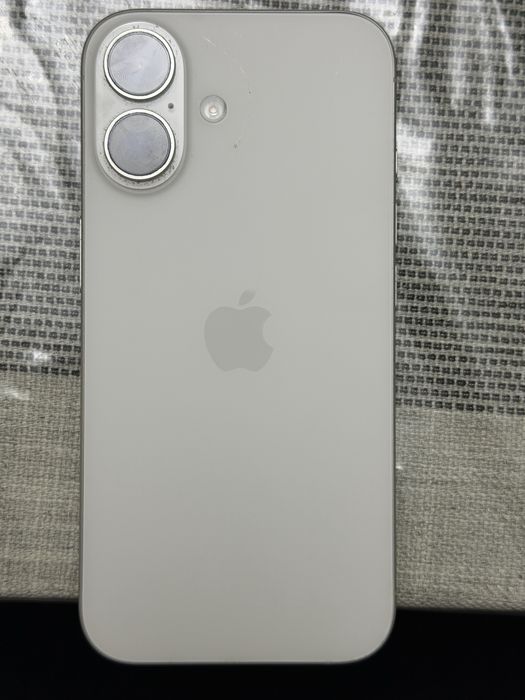 Айфон iPhone 16 128 GB, белый
