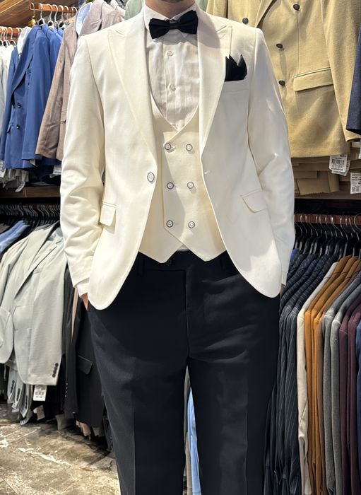 Costum Mire Alb - NOU  nefolosit - pret negociabil