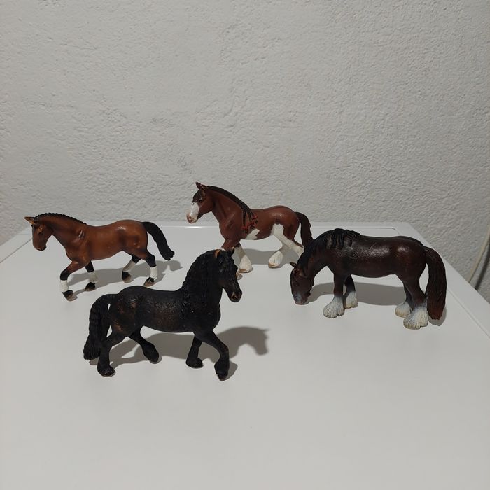 Фигурки Schleich коне