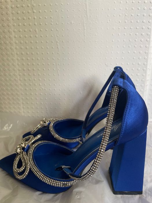 Дамски обувки с дебел ток