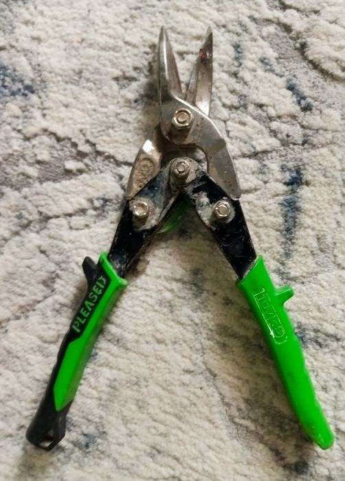 Продаётся коловорот 30000 и ножницы по металлу 40000