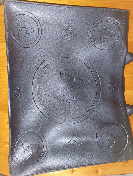 Дамска чанта и Мъжки несесер Gillette