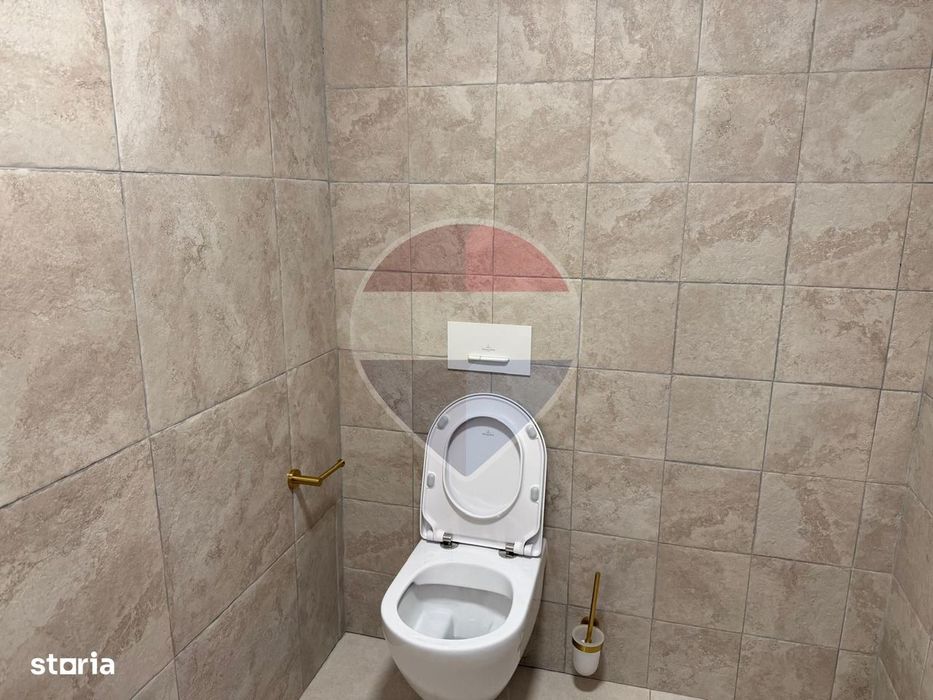 INCHIRIERE Apartament cu 3 camere + curte in zona Primaverii
